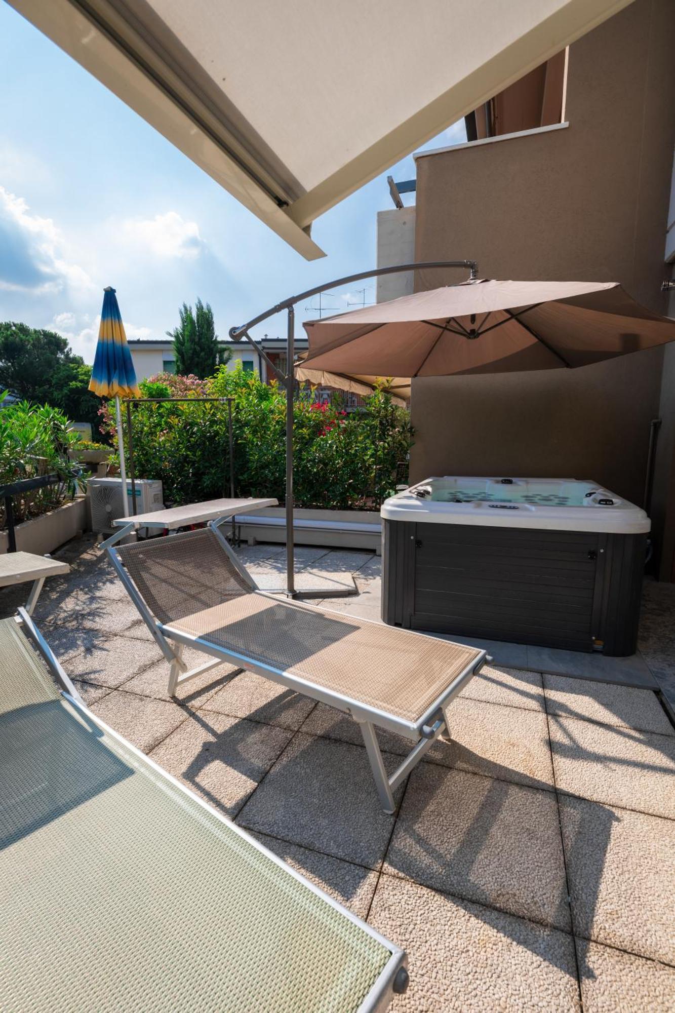 Garda Fantasy Paradise Silver O Gold Desenzano del Garda Exterior photo