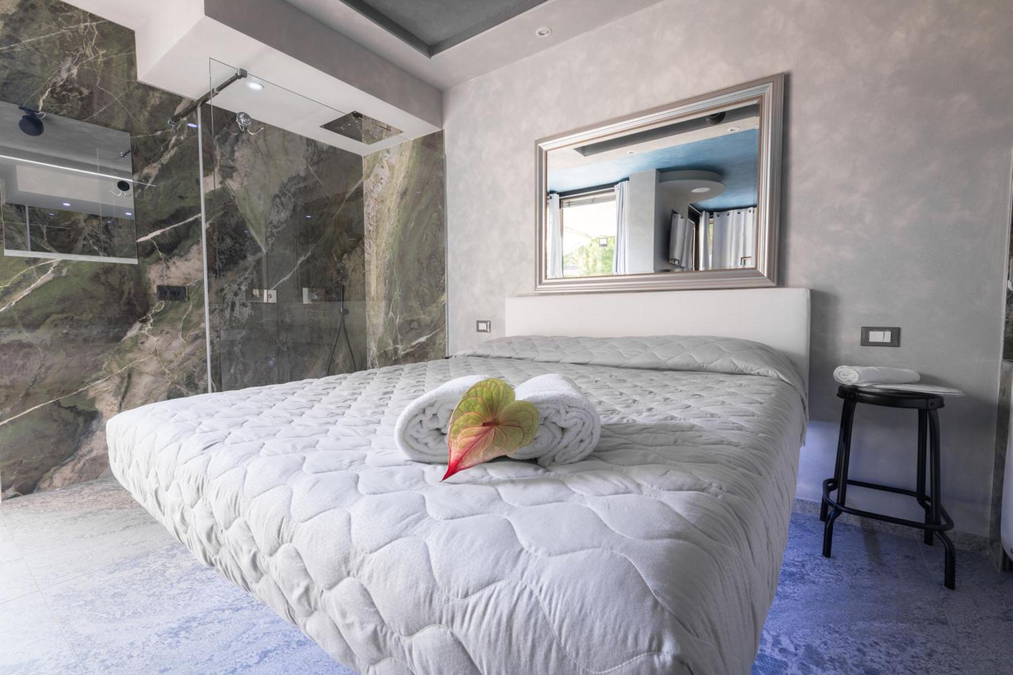 Garda Fantasy Paradise Silver O Gold Desenzano del Garda Exterior photo